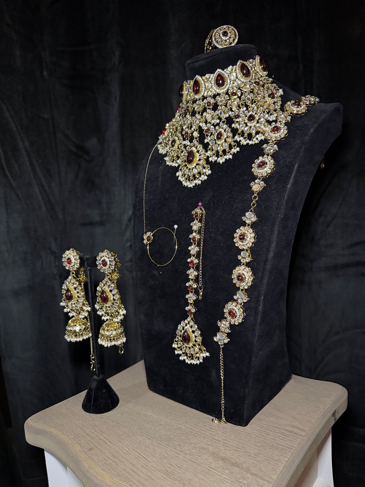 Luxe Gouden Bruidssieraden Set met Rode Stenen – Traditioneel Indiaas & Pakistaans Design