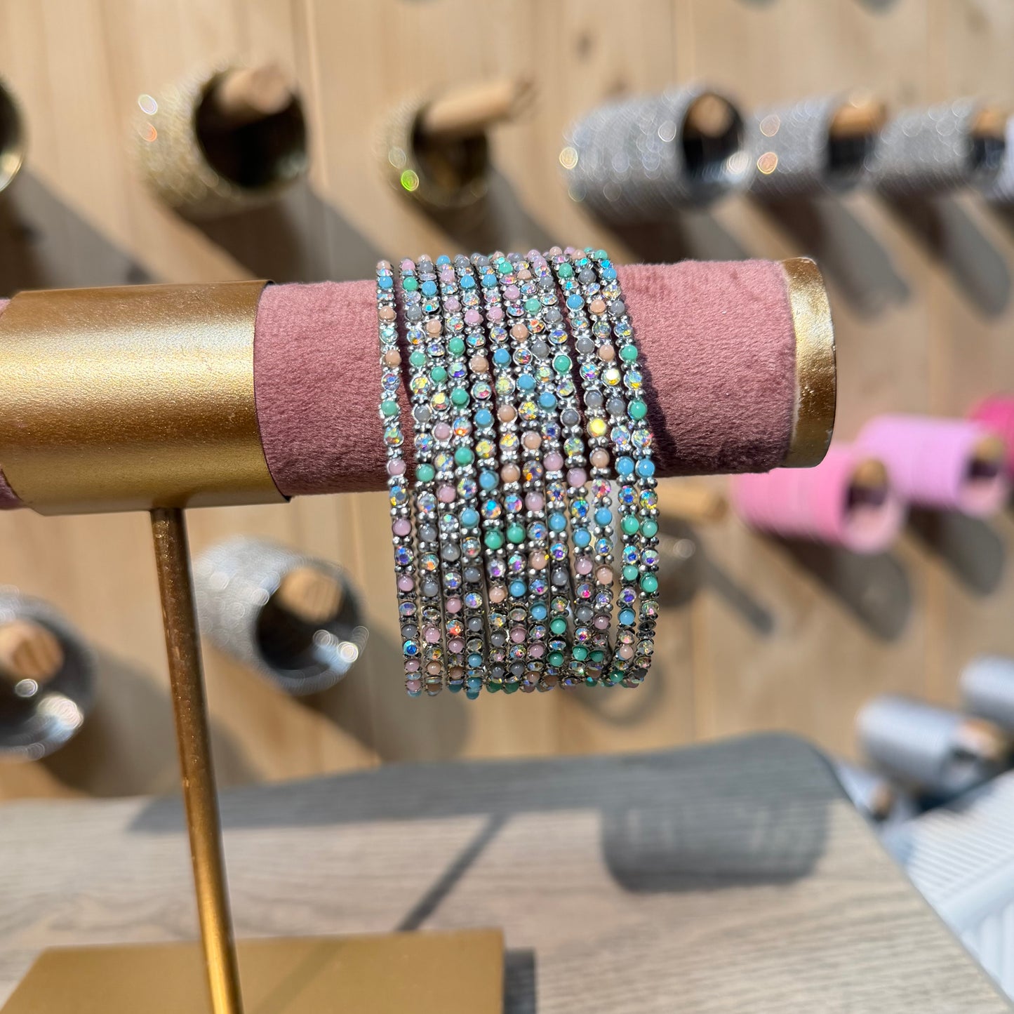 Pastel Sparkle Bangles – Set van 12 Luxe Armbanden met Pastelkralen