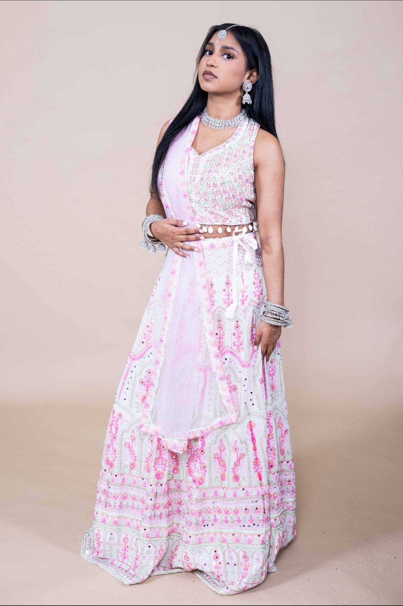 Pastel Roze Lehenga Set met Borduurwerk – Elegante Indiase Feestoutfit