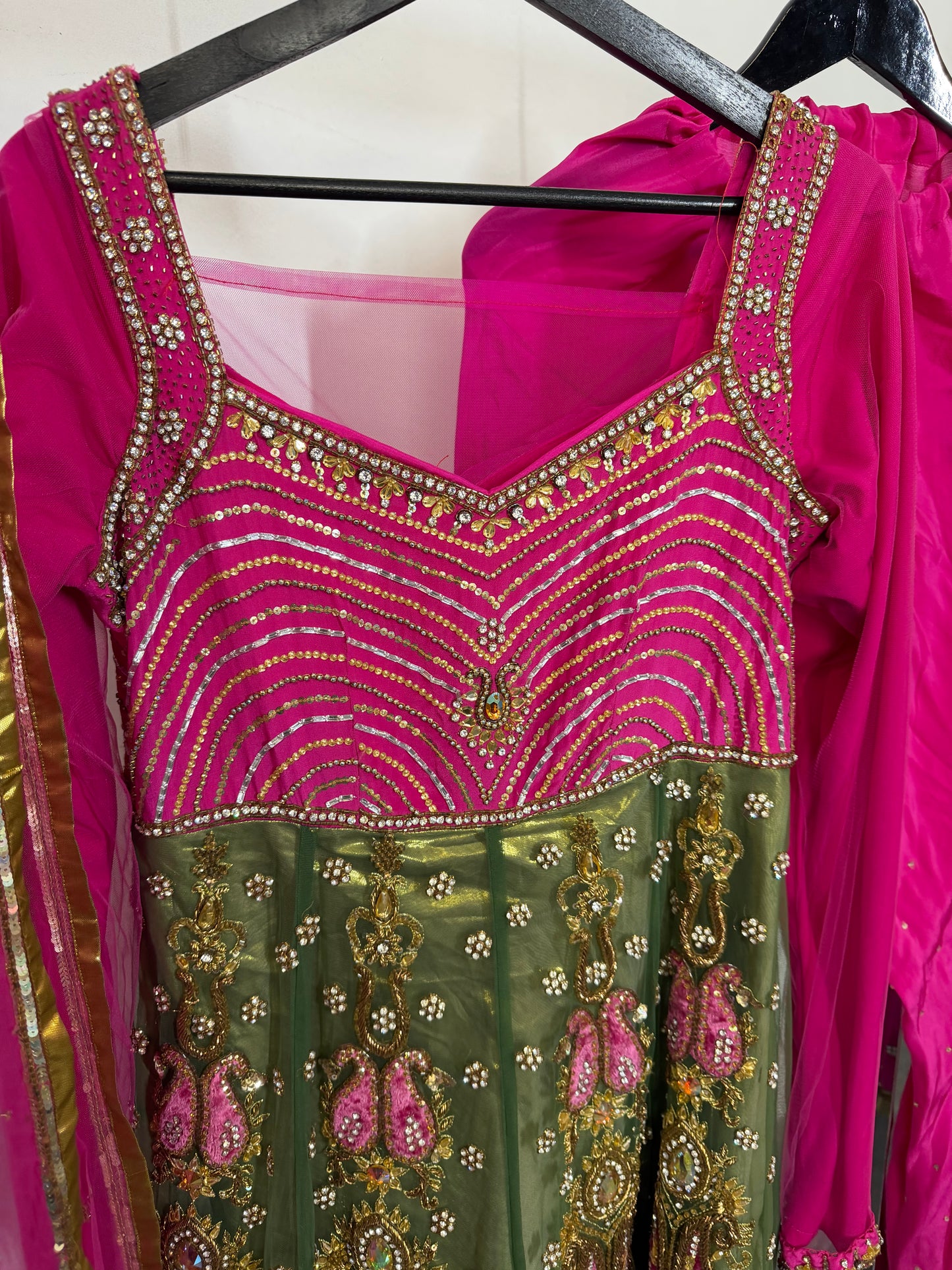 Fuchsia & Groen Punjabi Suit met Handwerk