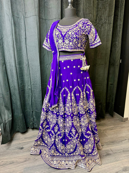 Royal Purple Zari Lehenga – Maat 46