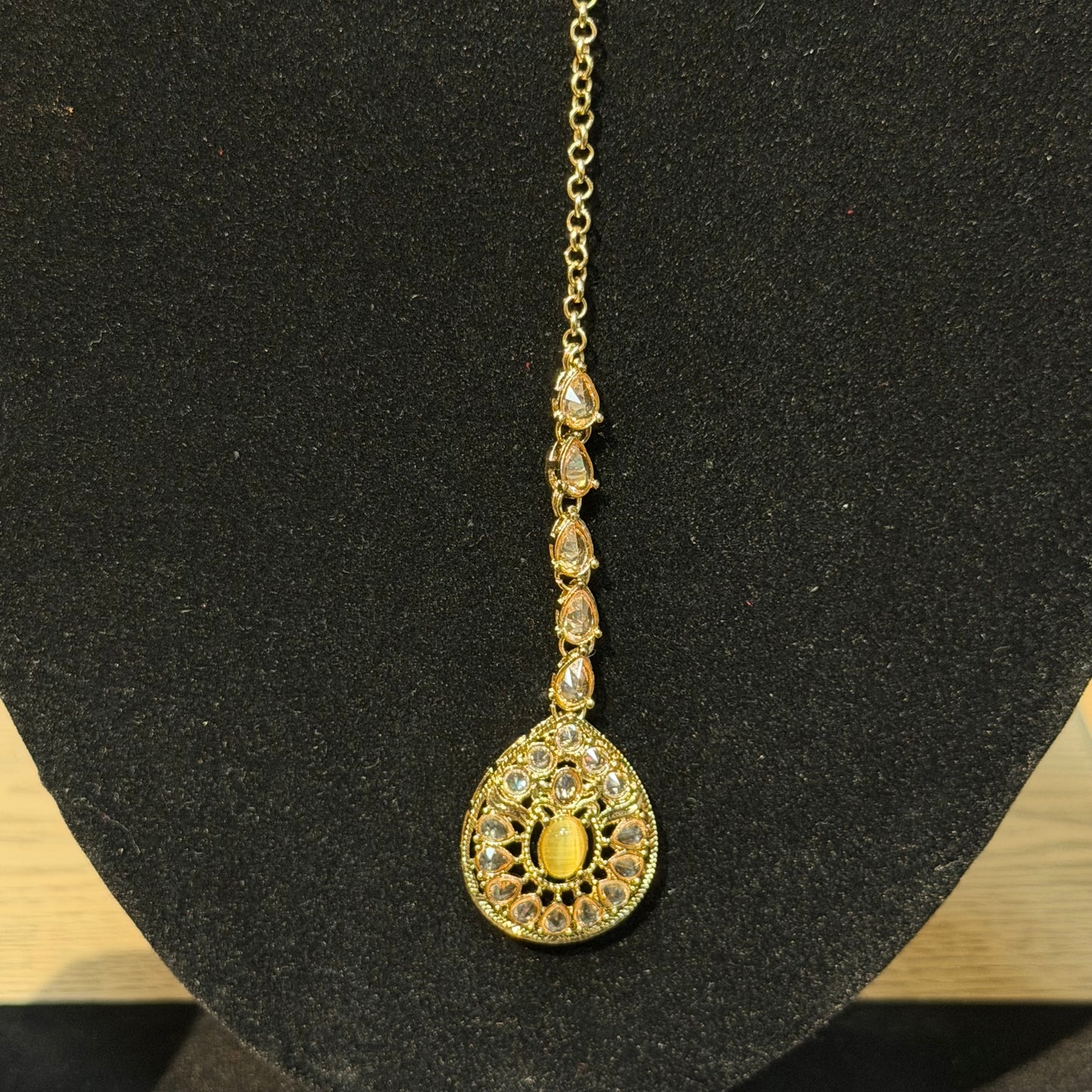 Eshal Emerald Kundan Choker Set – Luxe 3-delige Groene Sieradenset
