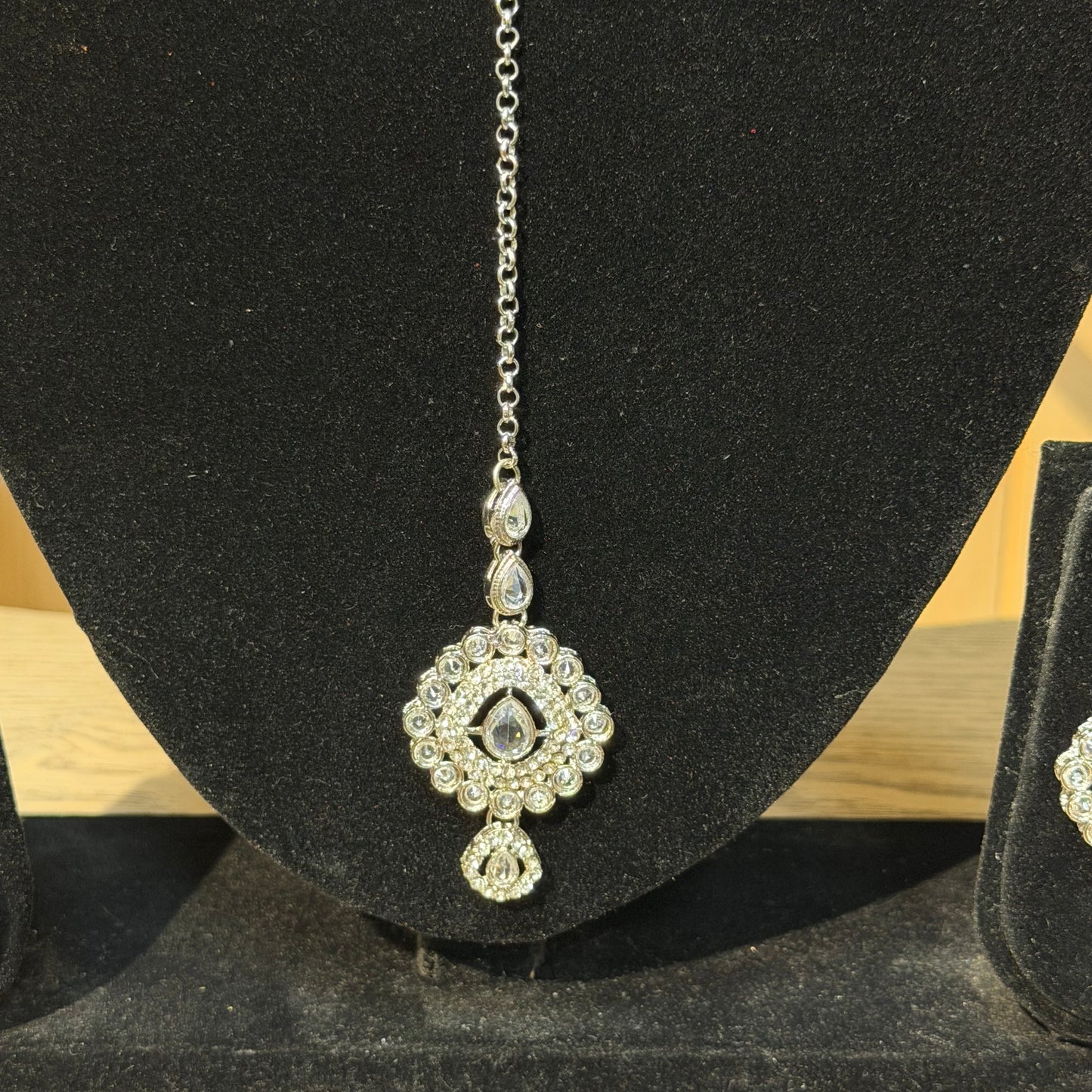 Meher Crystal Choker Set – Luxe 3-delige Kundan Sieradenset
