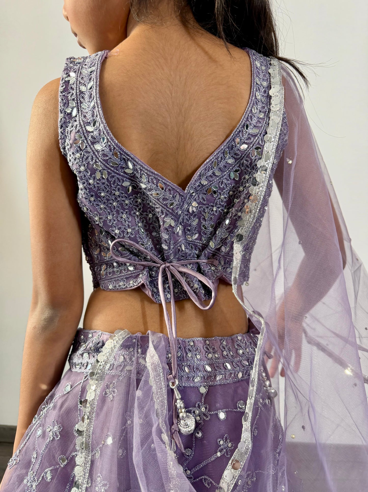 Lavendel Lehenga met Glanzende Details