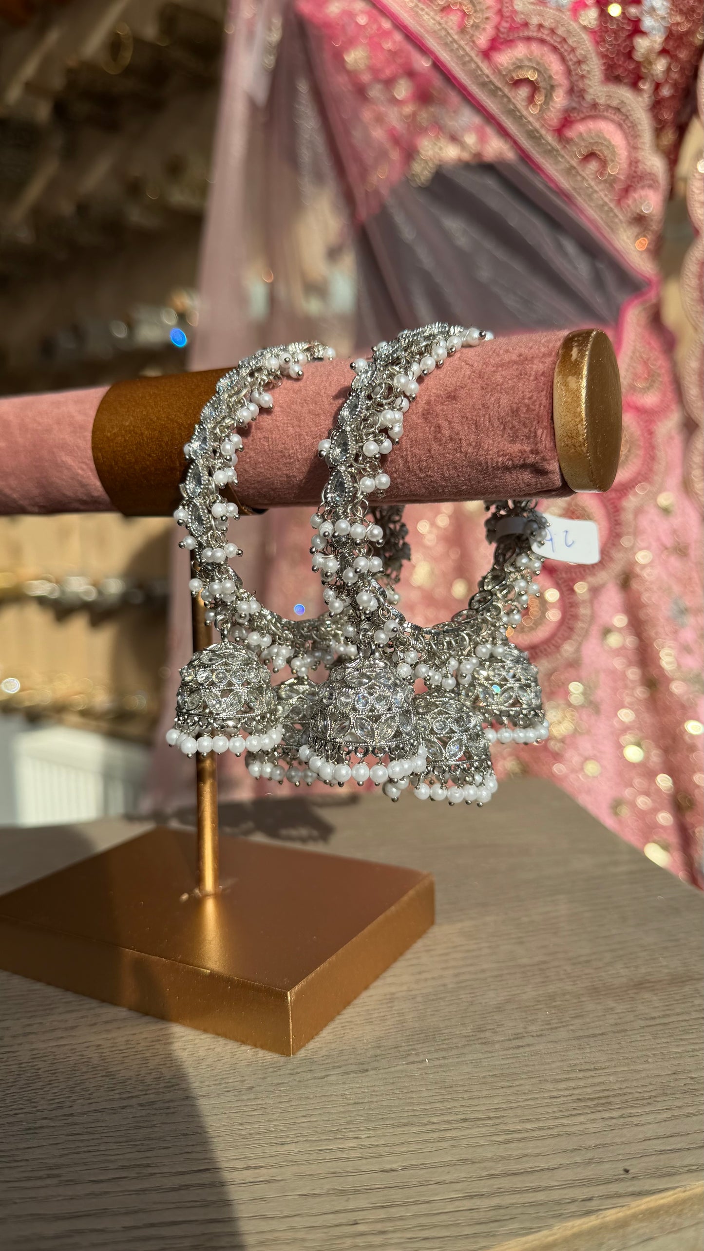 Pearl Jhumki Bangle Set – Zilveren Indiase Armbanden met Parel Hangers