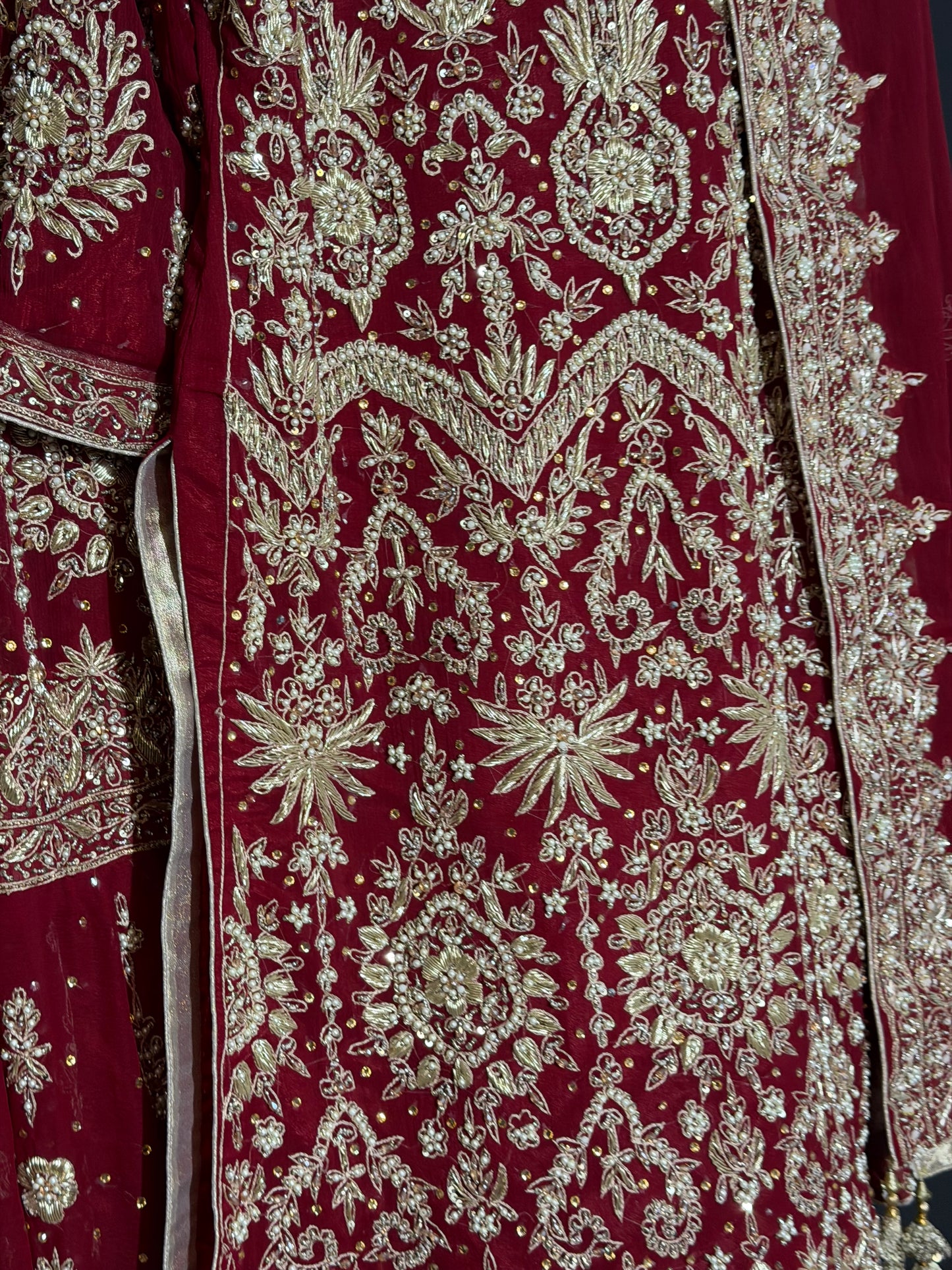 Rood Pakistaans Bridal Pak met Borduurwerk