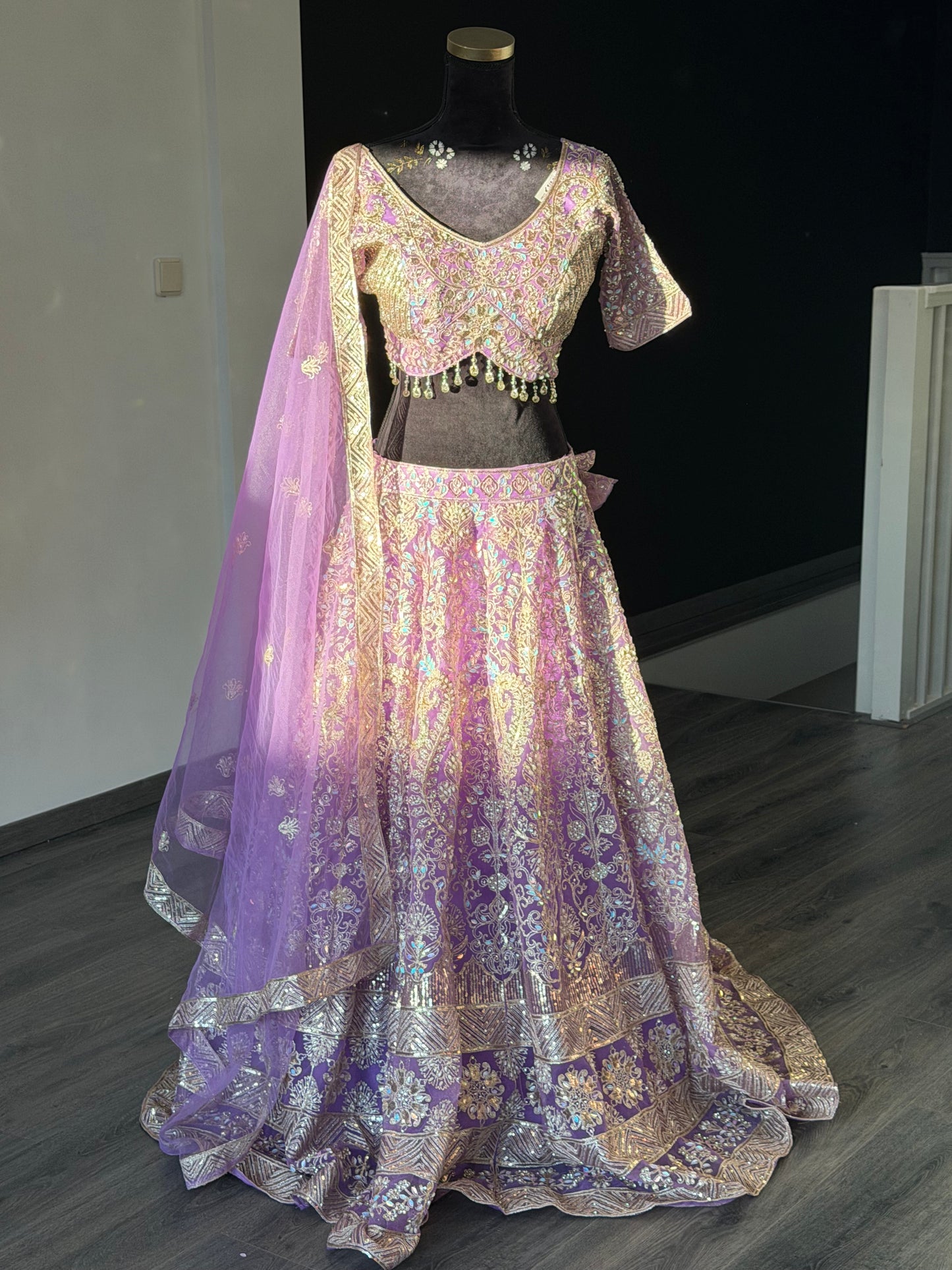 Lila Lehenga met Goud Borduurwerk