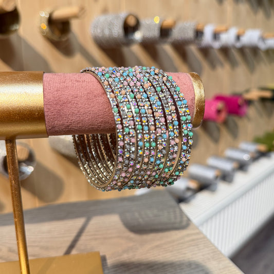 Pastel Sparkle Bangles – Set van 12 Luxe Armbanden met Pastelkralen