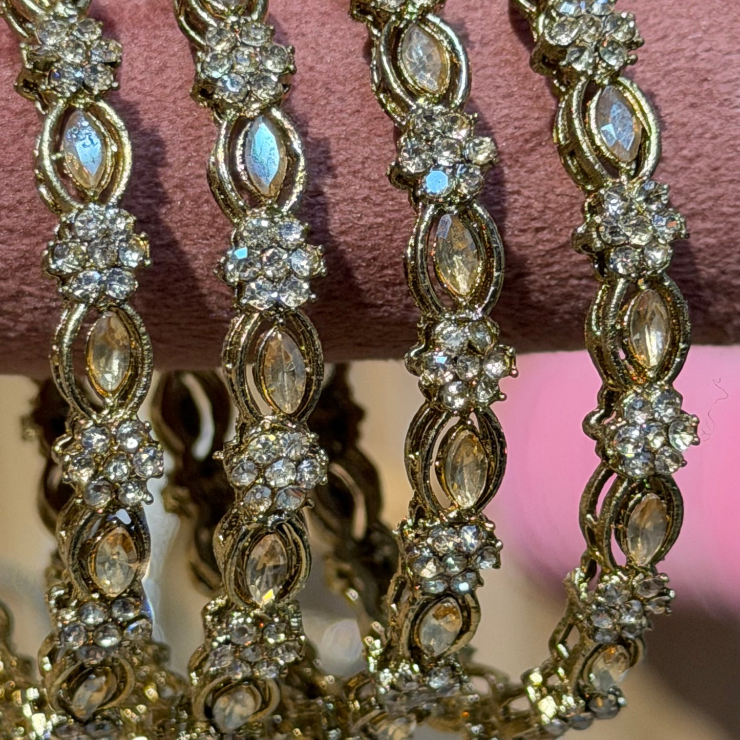 Noor Floral Bangles Champagne – Luxe Set van 4 Armbanden met Kristallen