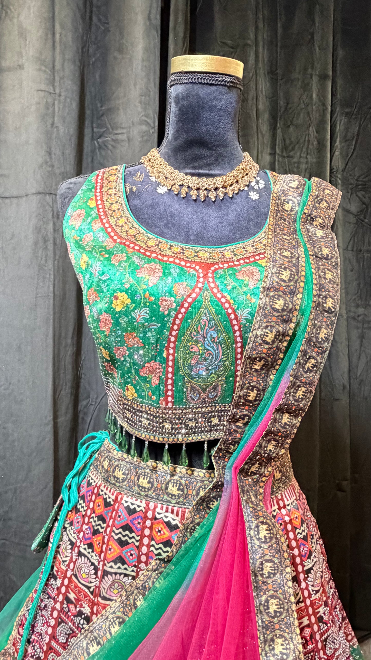Groene Traditionele Party Wear Lehenga met Luxe Print