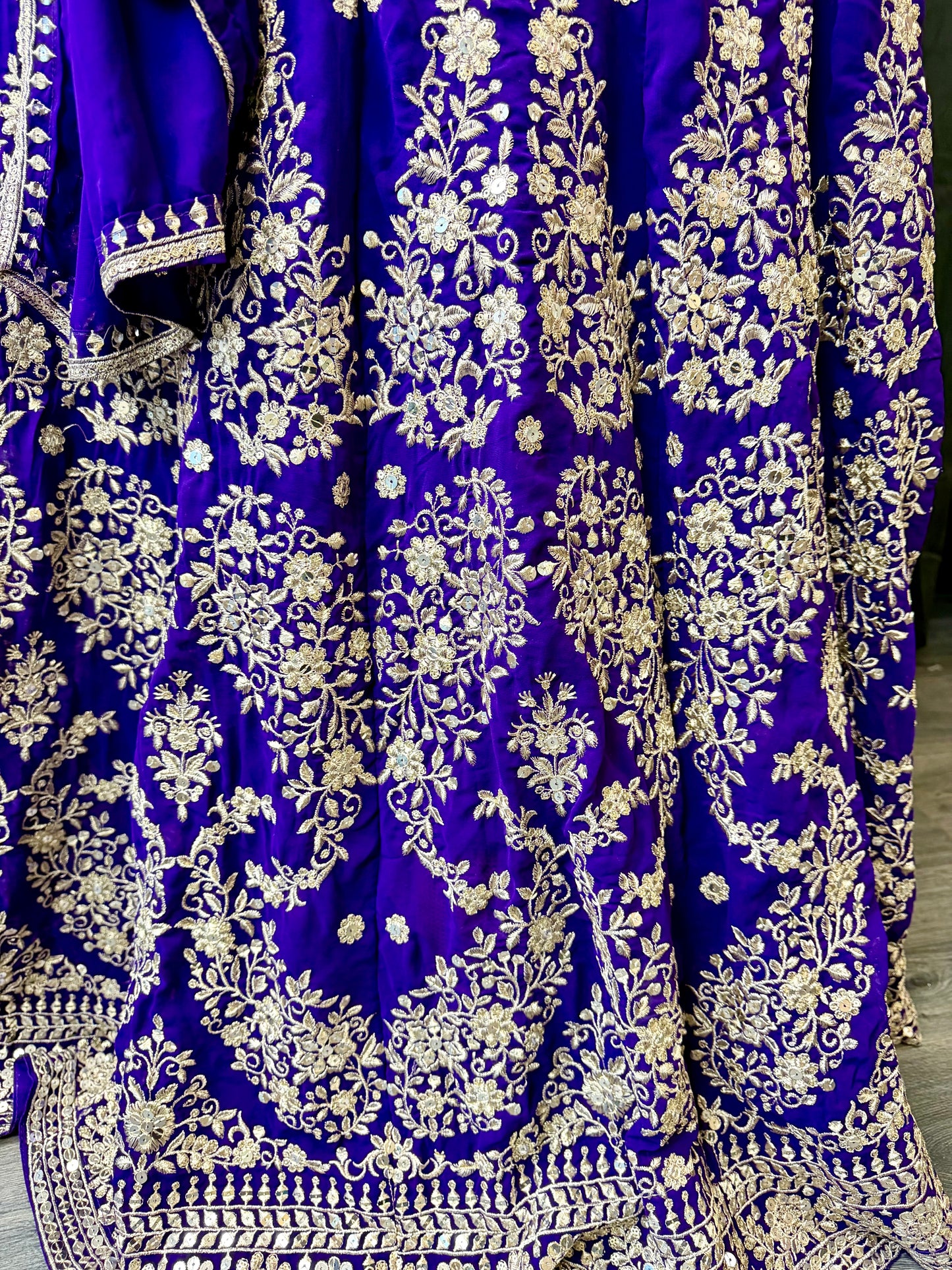 Royal Purple Zari Lehenga – Maat 46