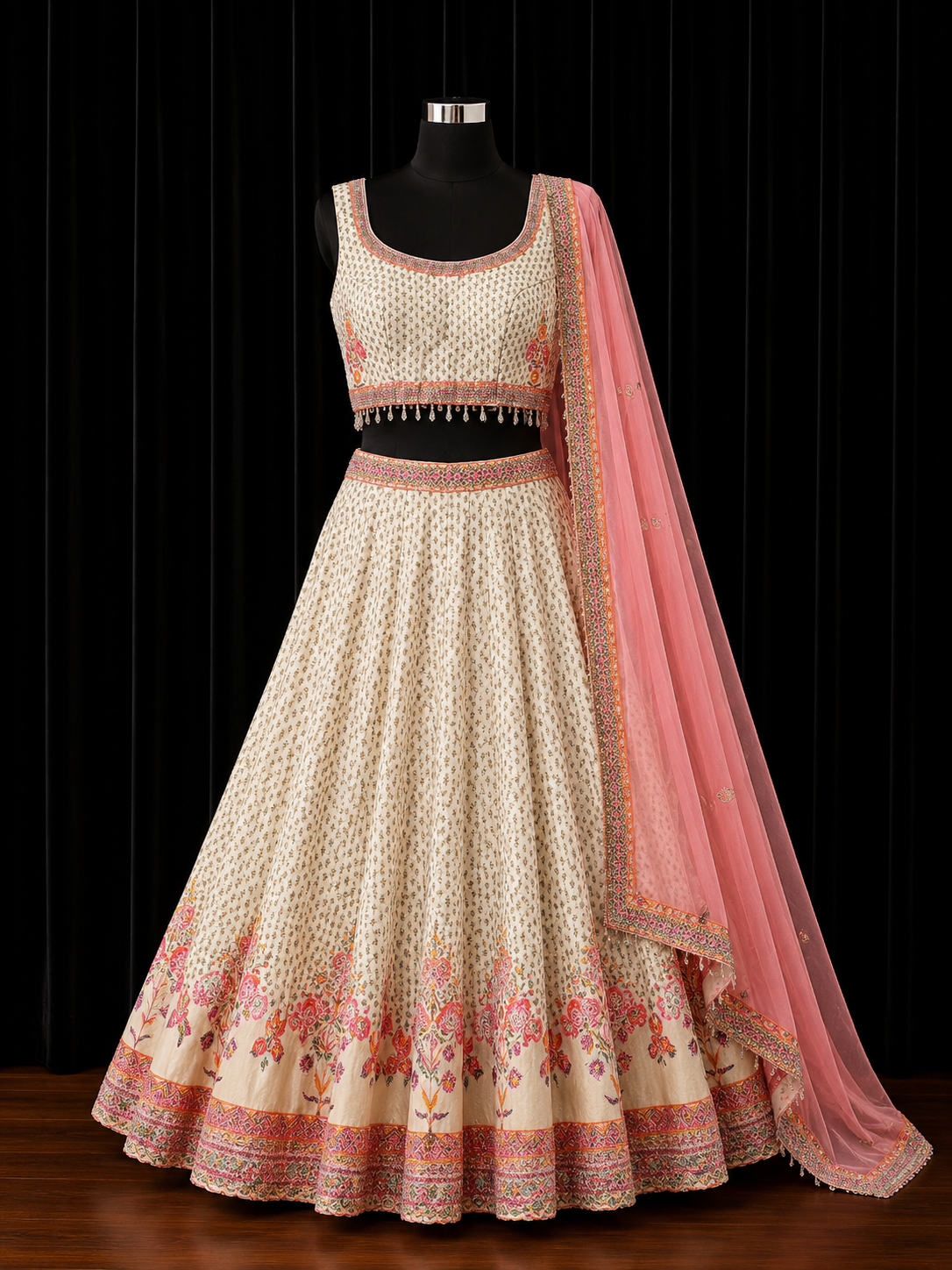 Ivory Floral Designer Lehenga met Roze Dupatta