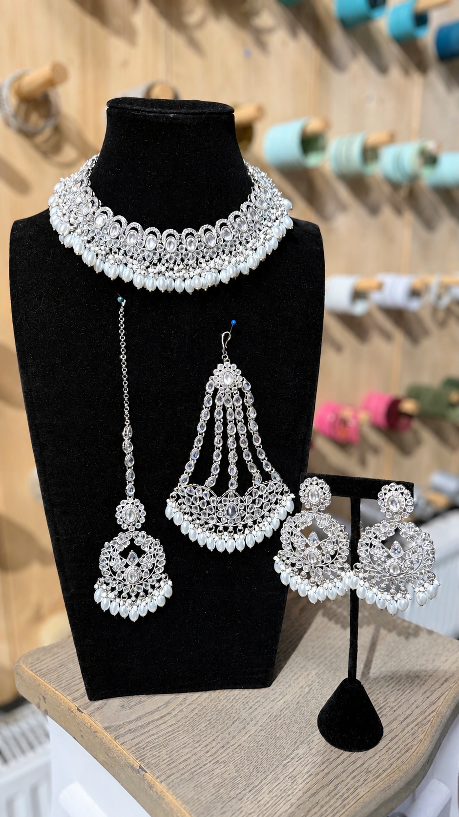 Luxe Zilver Witte Indiase Sieradenset – Party Wear Choker Set Dames