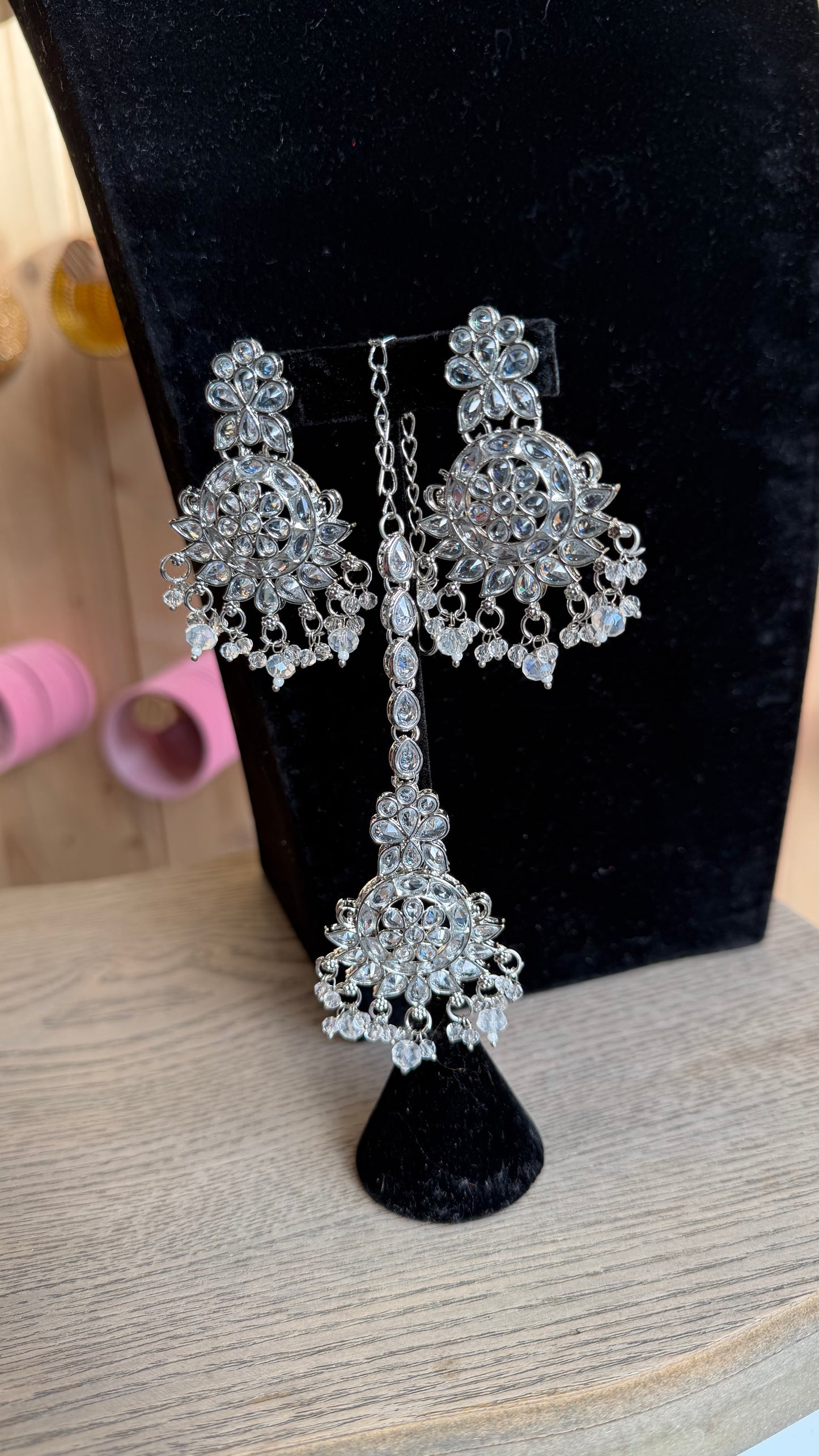 Luxe Indiase Kristal Choker Set met Jhumka Oorbellen en Tikka