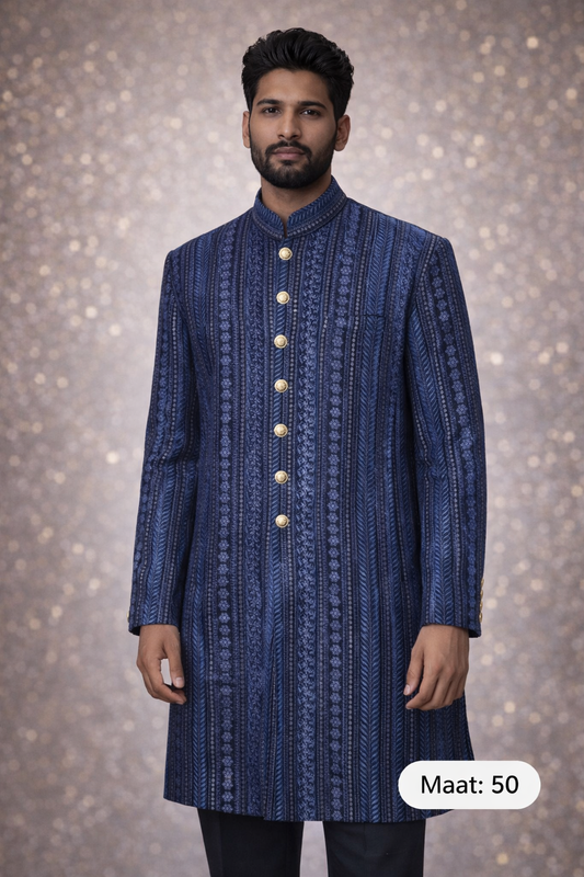 Koninklijk blauw herenkostuum met jacquardpatroon – traditionele sherwani look