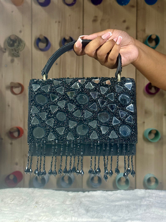 Aaina clutch