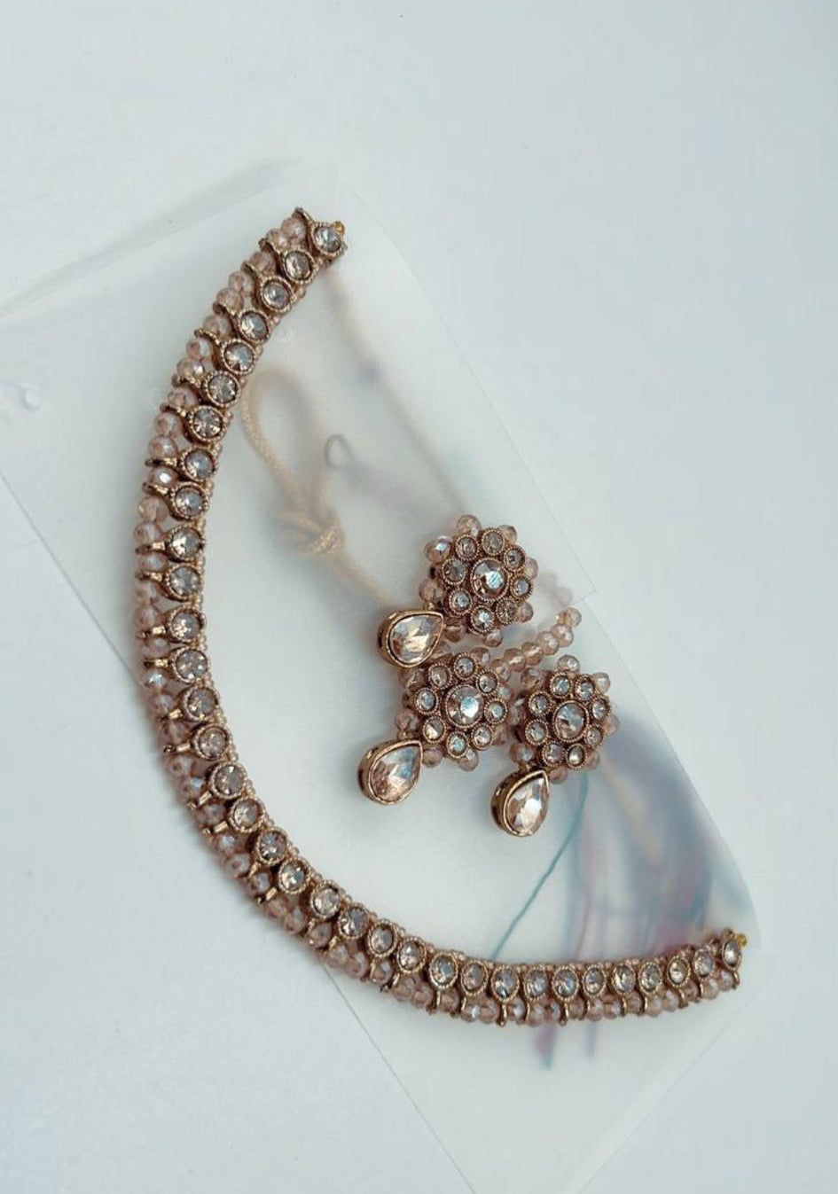 Subtiele Bloemvormige Kettingset met Kristallen