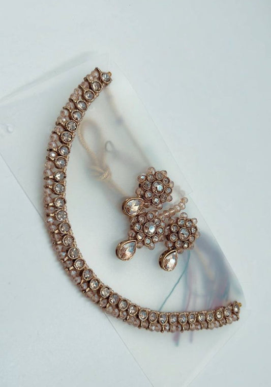 Subtiele Bloemvormige Kettingset met Kristallen