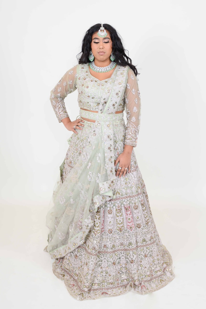 Mayra mintgroene lehenga met buikriem