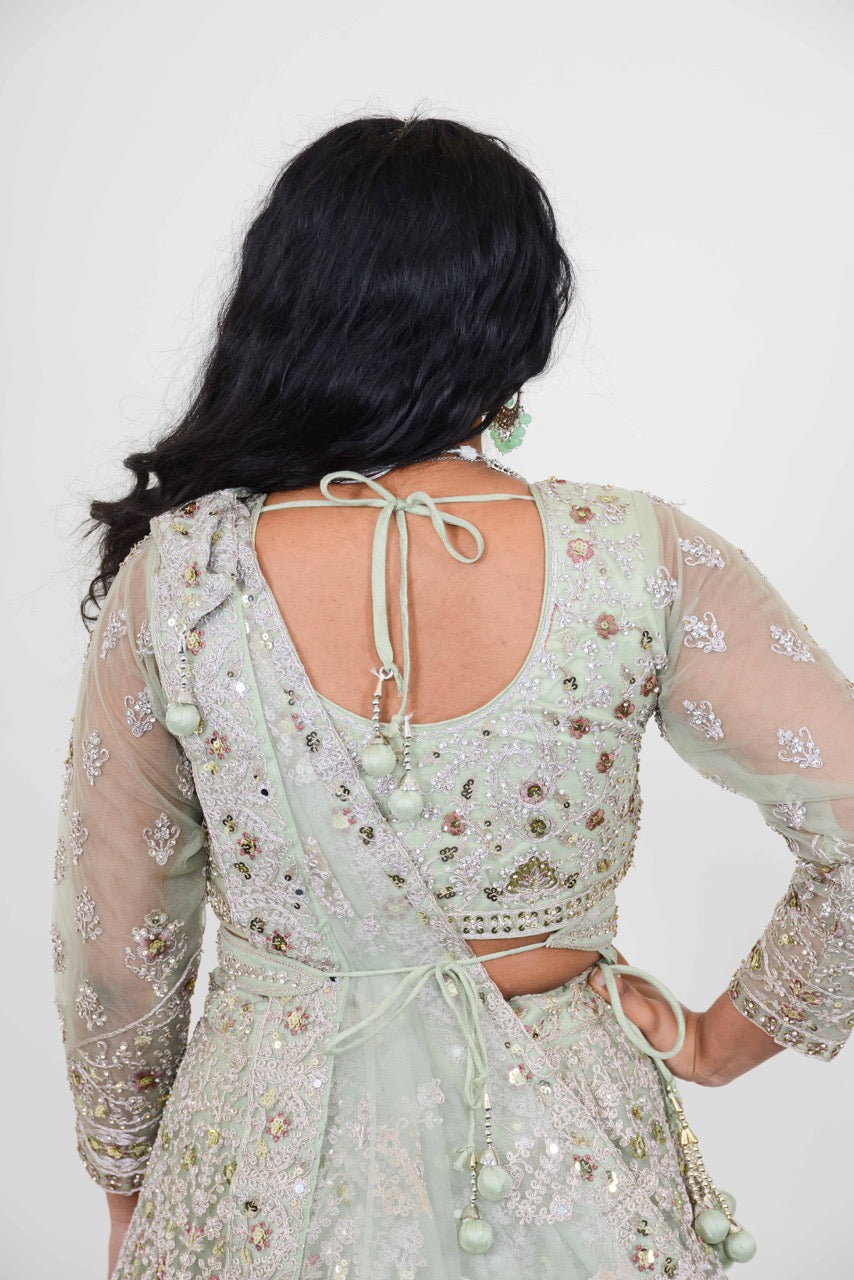 Mayra mintgroene lehenga met buikriem