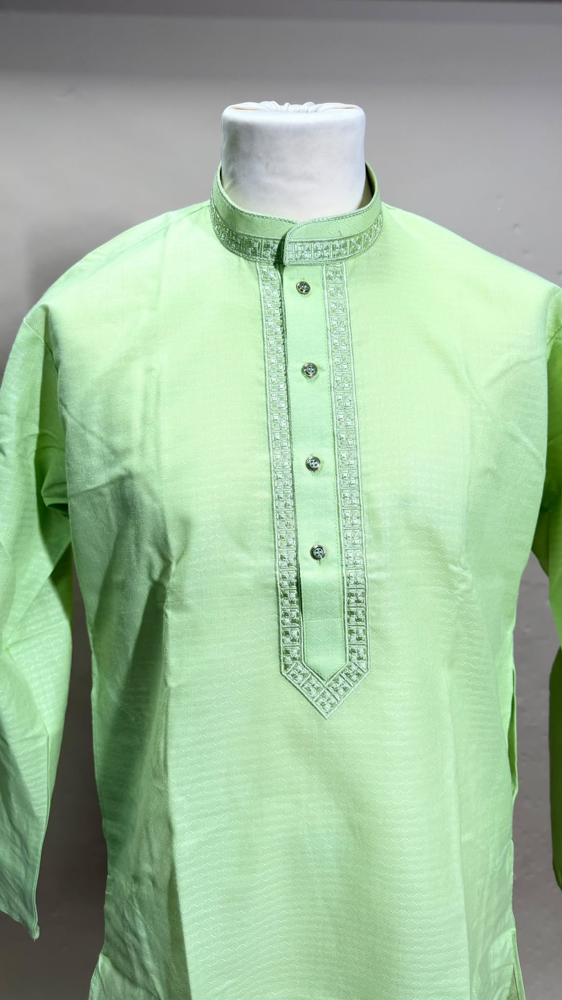 Pistachio – Lichtgroene Kurta Pajama Heren met Borduurwerk
