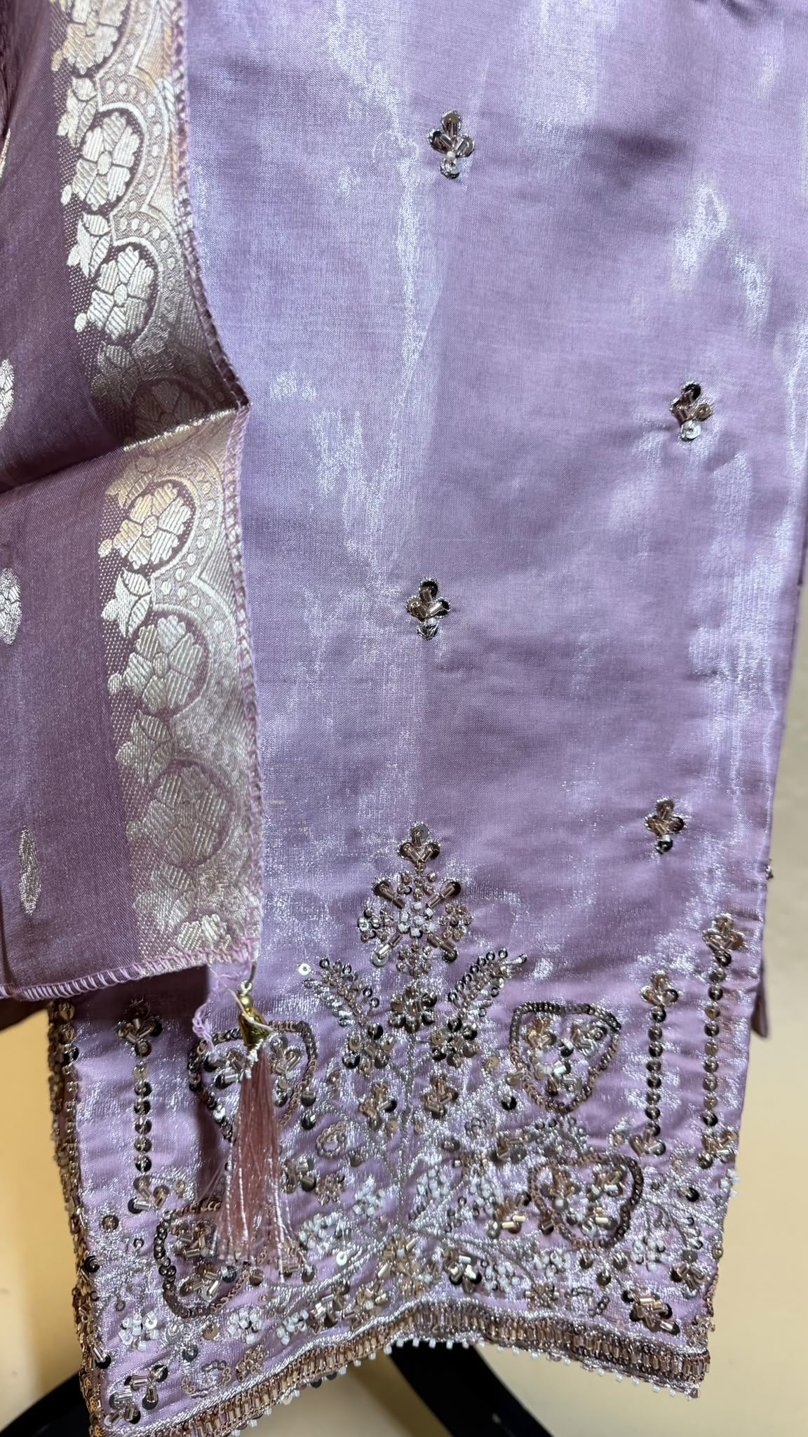 Lilac Royale Salwar Kameez – Lila met Luxe Borduurwerk
