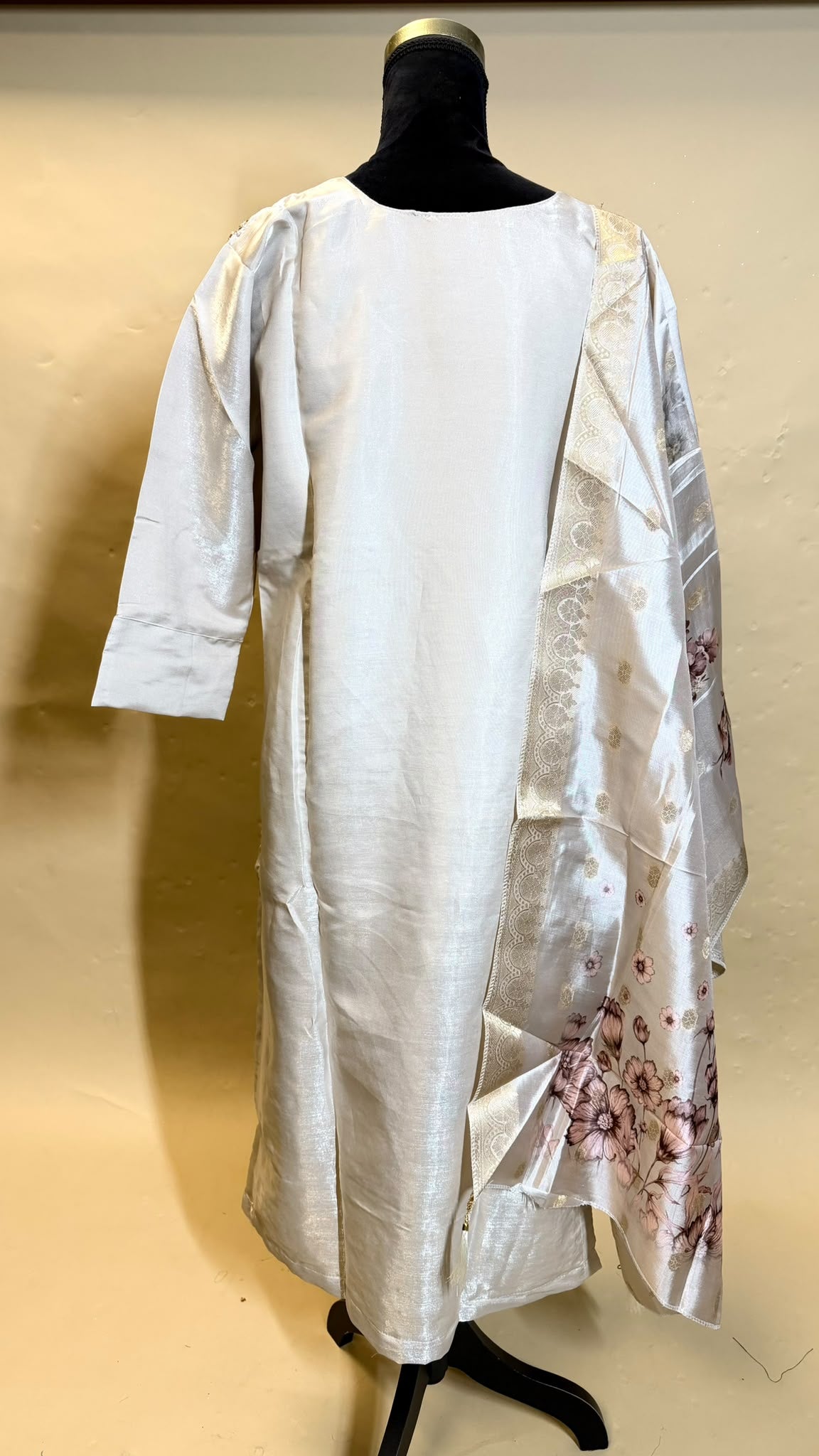 Ivory Blossom Salwar Kameez – Crème met Bloemen Dupatta