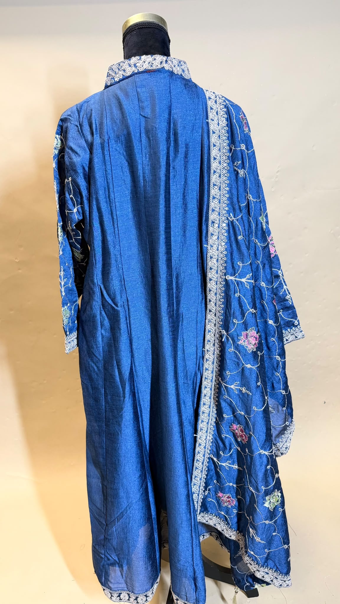 Royal Blue Salwar Kameez – Blauw met Geborduurde Dupatta