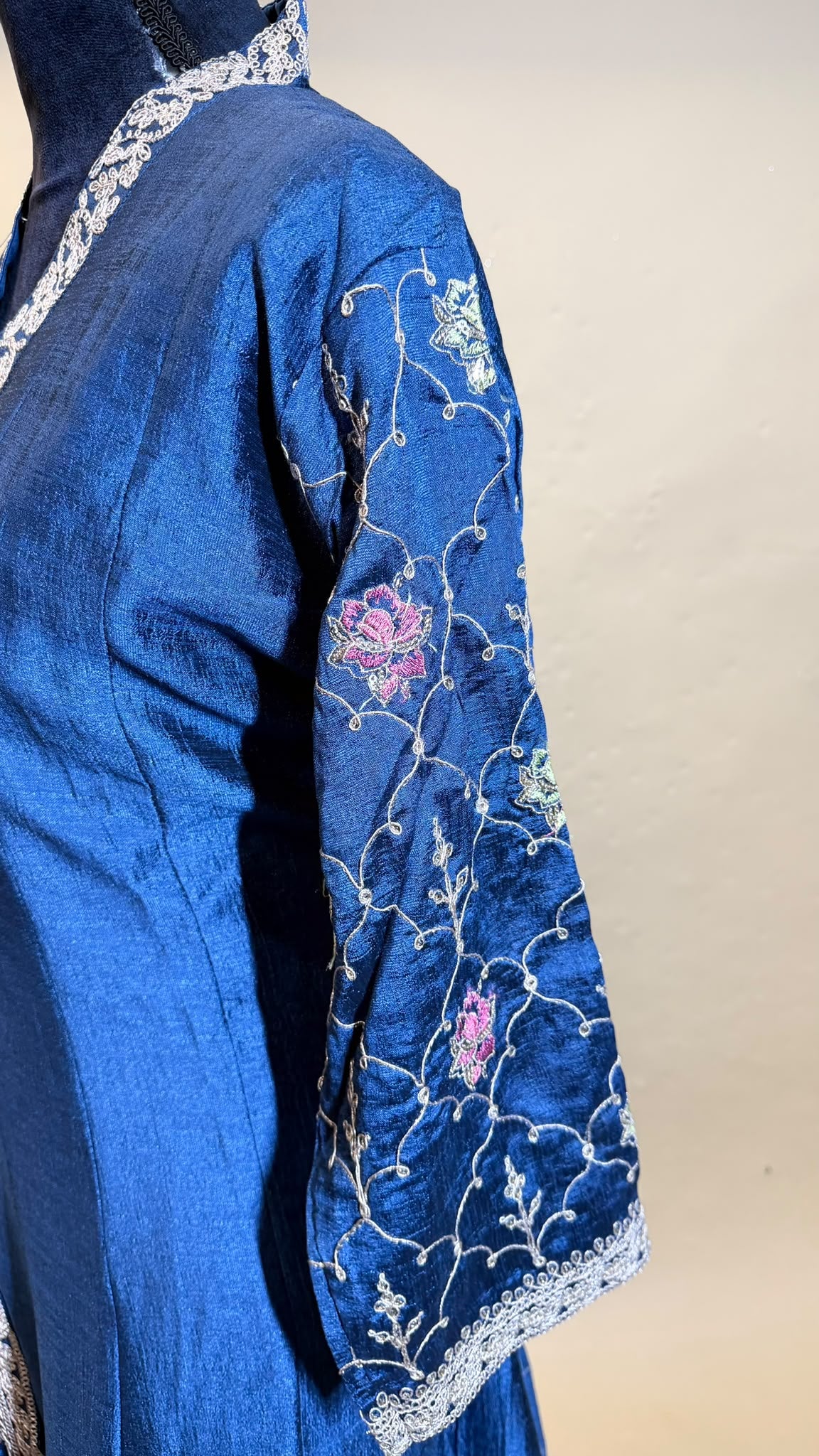 Royal Blue Salwar Kameez – Blauw met Geborduurde Dupatta