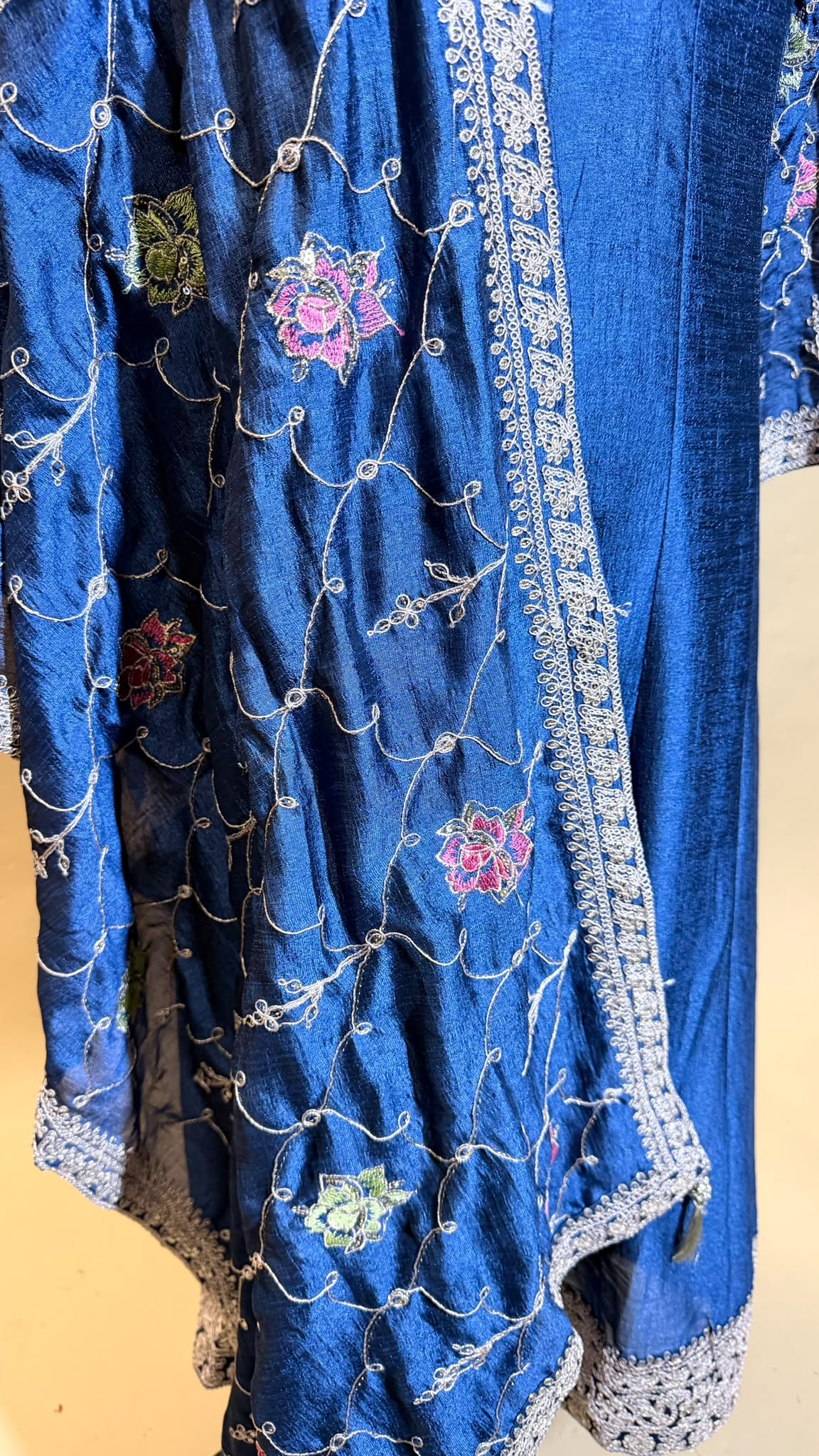 Royal Blue Salwar Kameez – Blauw met Geborduurde Dupatta