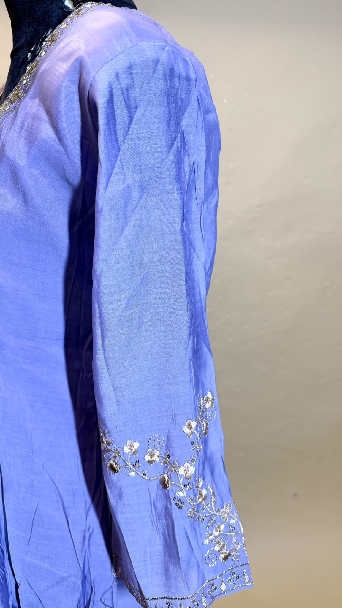 Lavender Anarkali Style Set – Lavendel met Gouden Borduurwerk