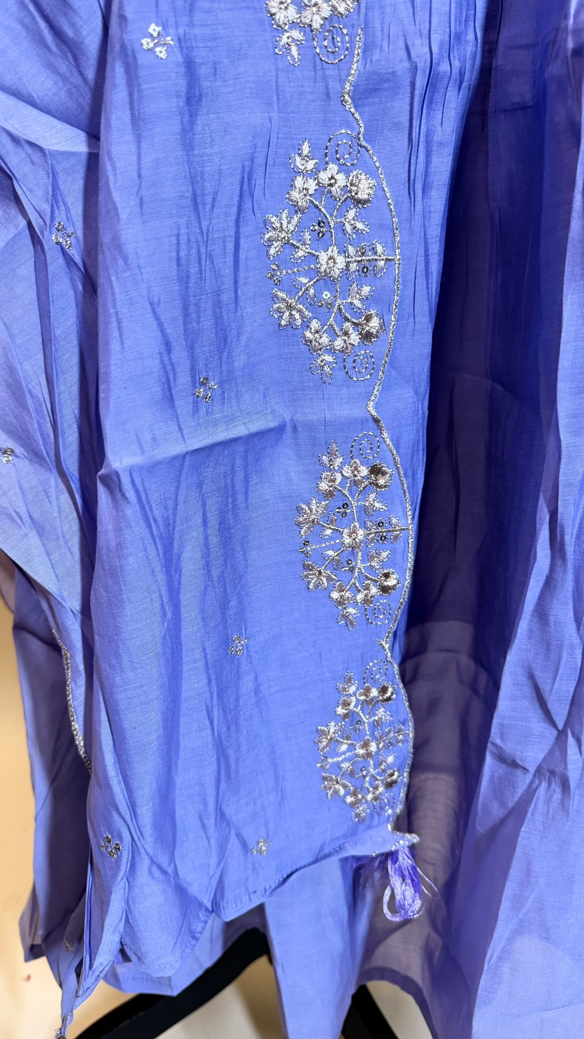Lavender Anarkali Style Set – Lavendel met Gouden Borduurwerk