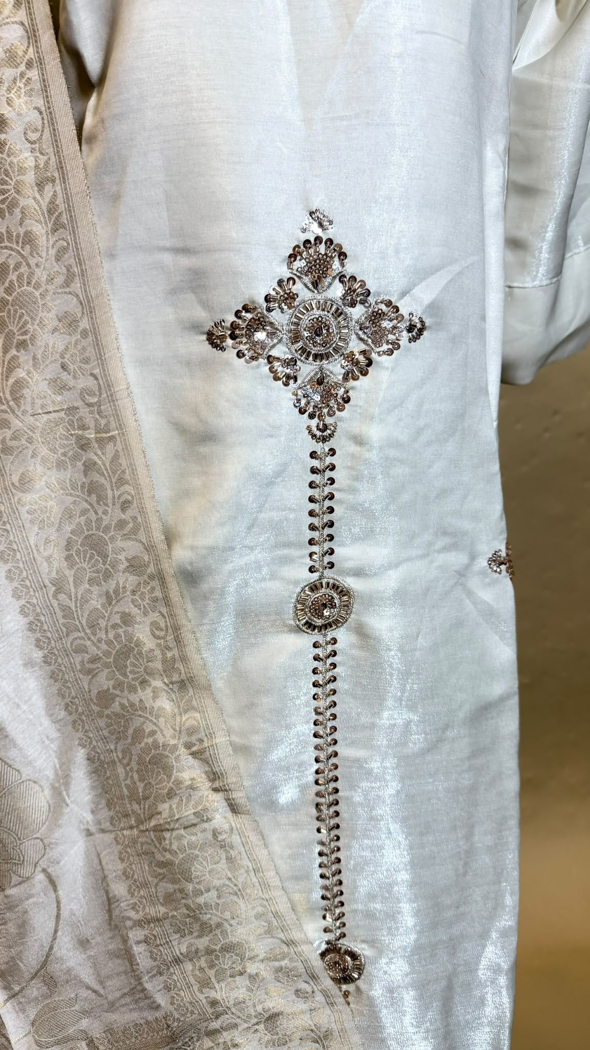 Ivory Gold Salwar Kameez – Ivoorwit met Gouden Details