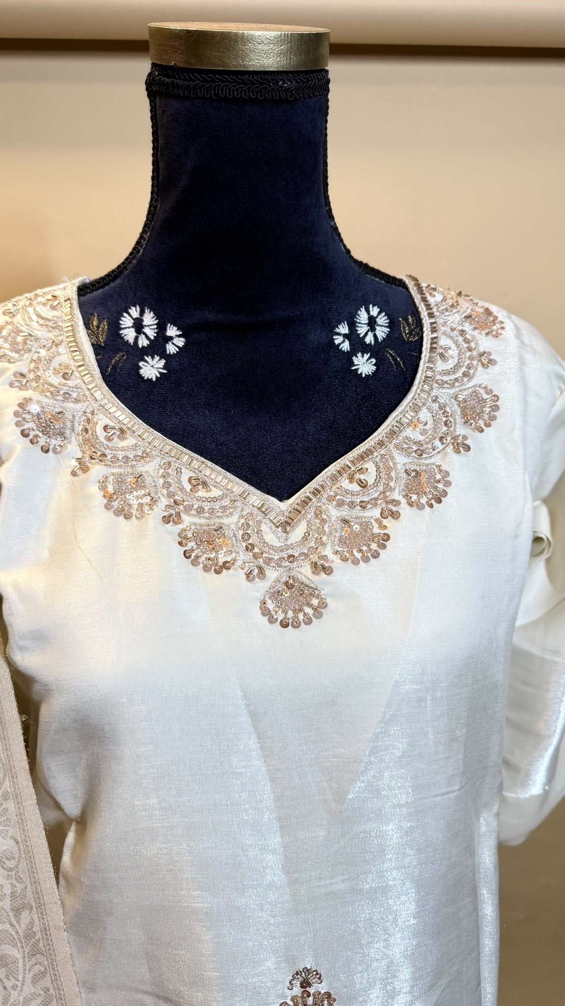 Ivory Gold Salwar Kameez – Ivoorwit met Gouden Details