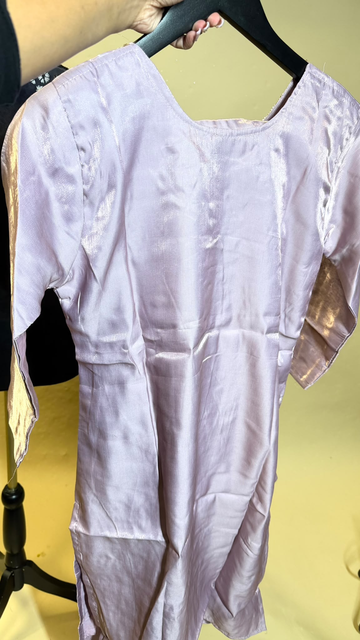 Lilac Salwar Kameez – Lila met Gouden Bloemdetails