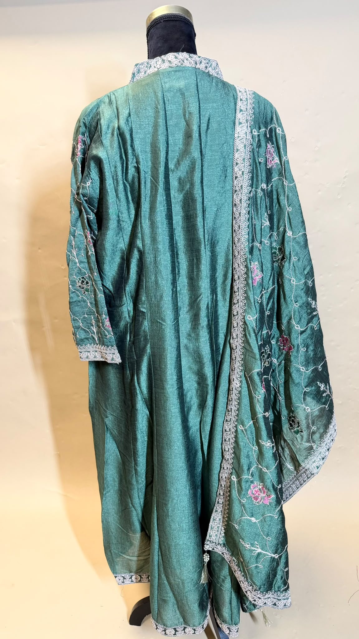 Emerald Garden Salwar Kameez – Donkergroen met Gebloemde Dupatta
