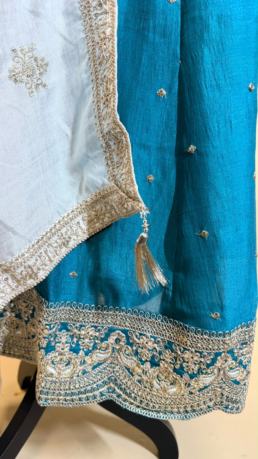 Teal Ivory Salwar Kameez – Petrolblauw met Crème Dupatta