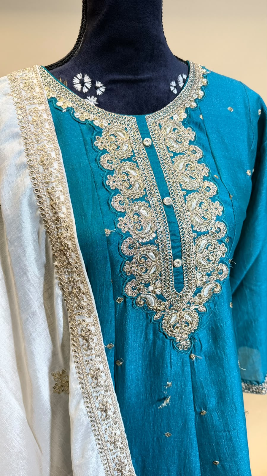 Teal Ivory Salwar Kameez – Petrolblauw met Crème Dupatta