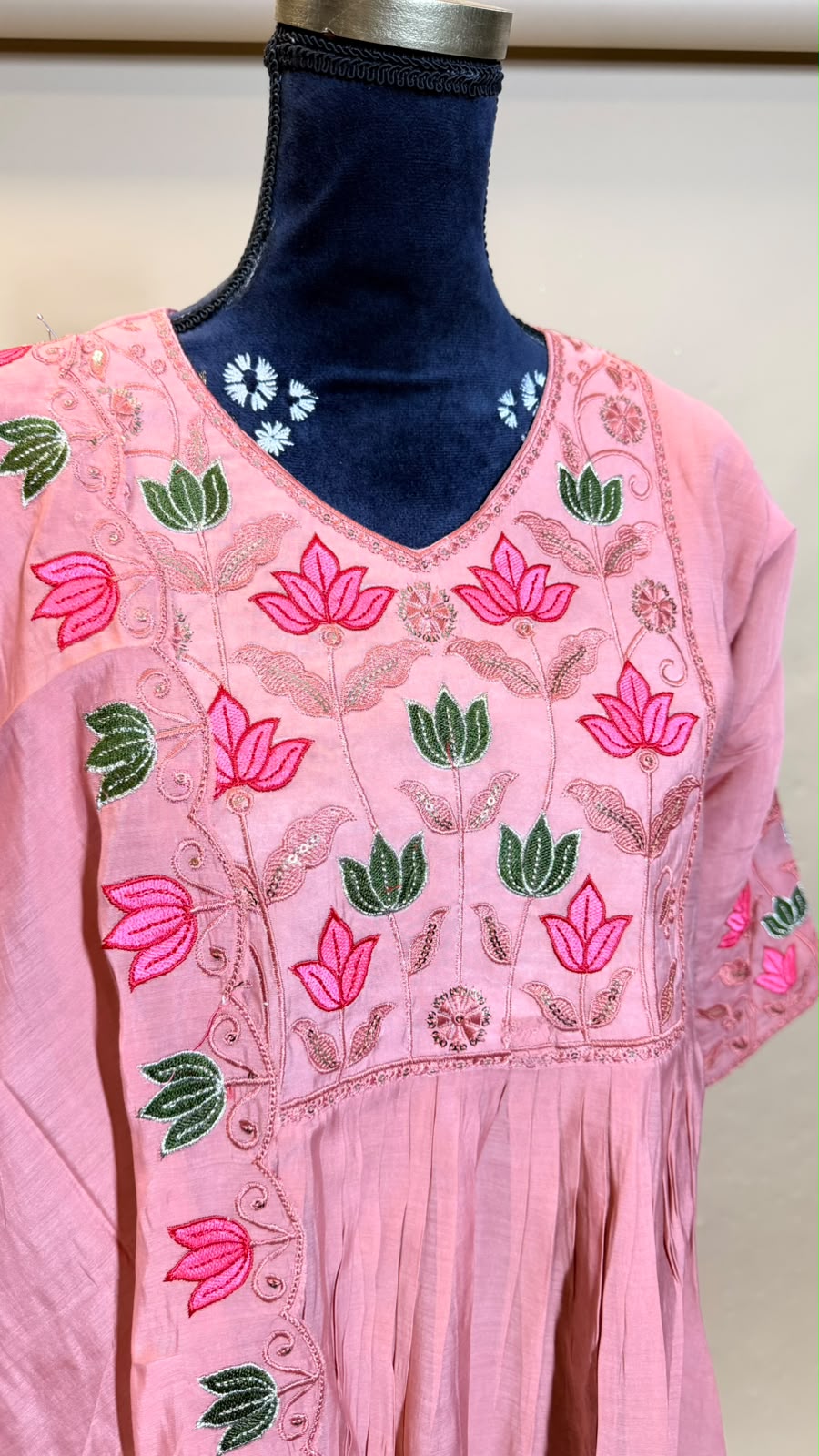 Pink Lotus Anarkali Set – Zachtroze met Lotusbloemen