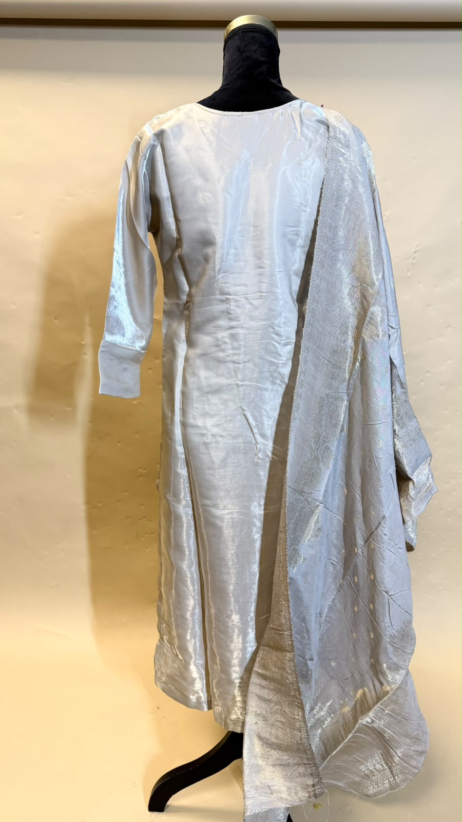 Silver Blossom Salwar Kameez – Zilver met Pastelkleurige Bloemen