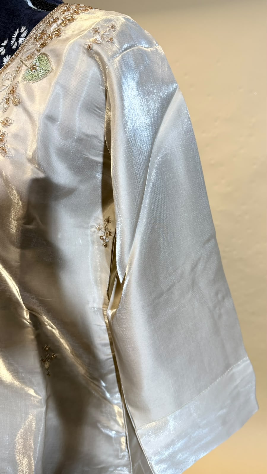 Silver Blossom Salwar Kameez – Zilver met Pastelkleurige Bloemen