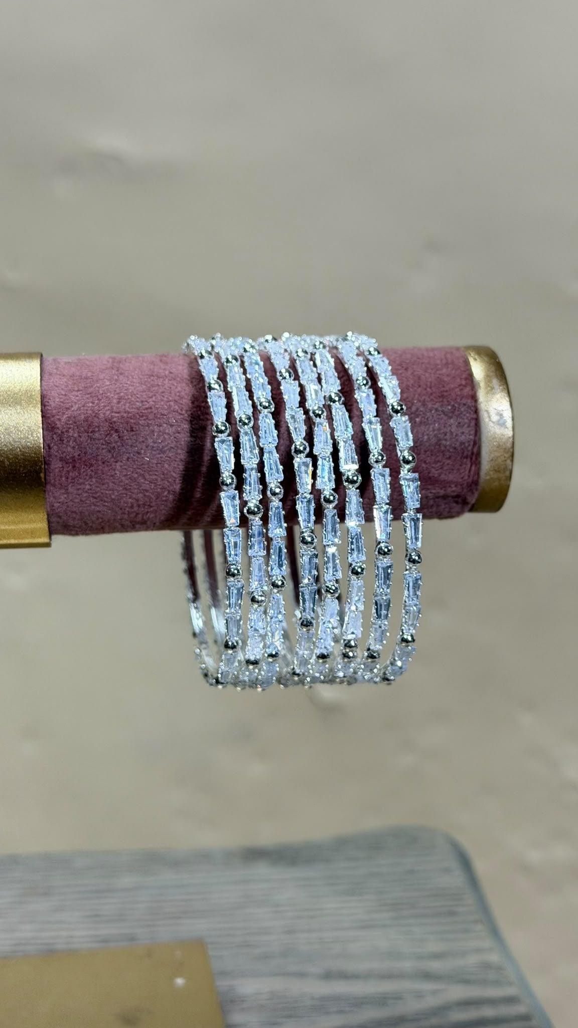 Aira Silver Baguette Bangles – Zilverkleurige Indiase Armbanden met Steentjes
